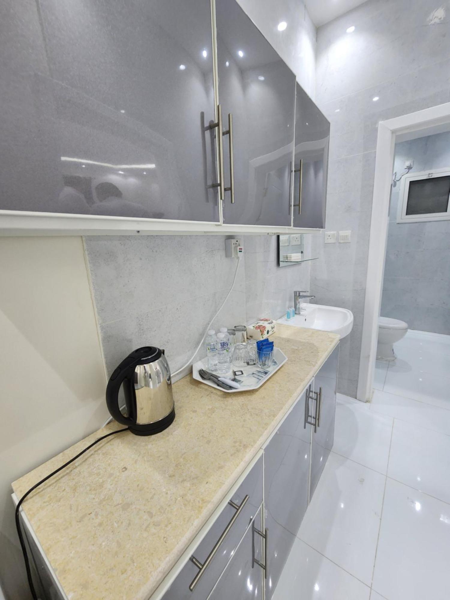 Yaqoot Al Madina Suites Al Awali ภายนอก รูปภาพ
