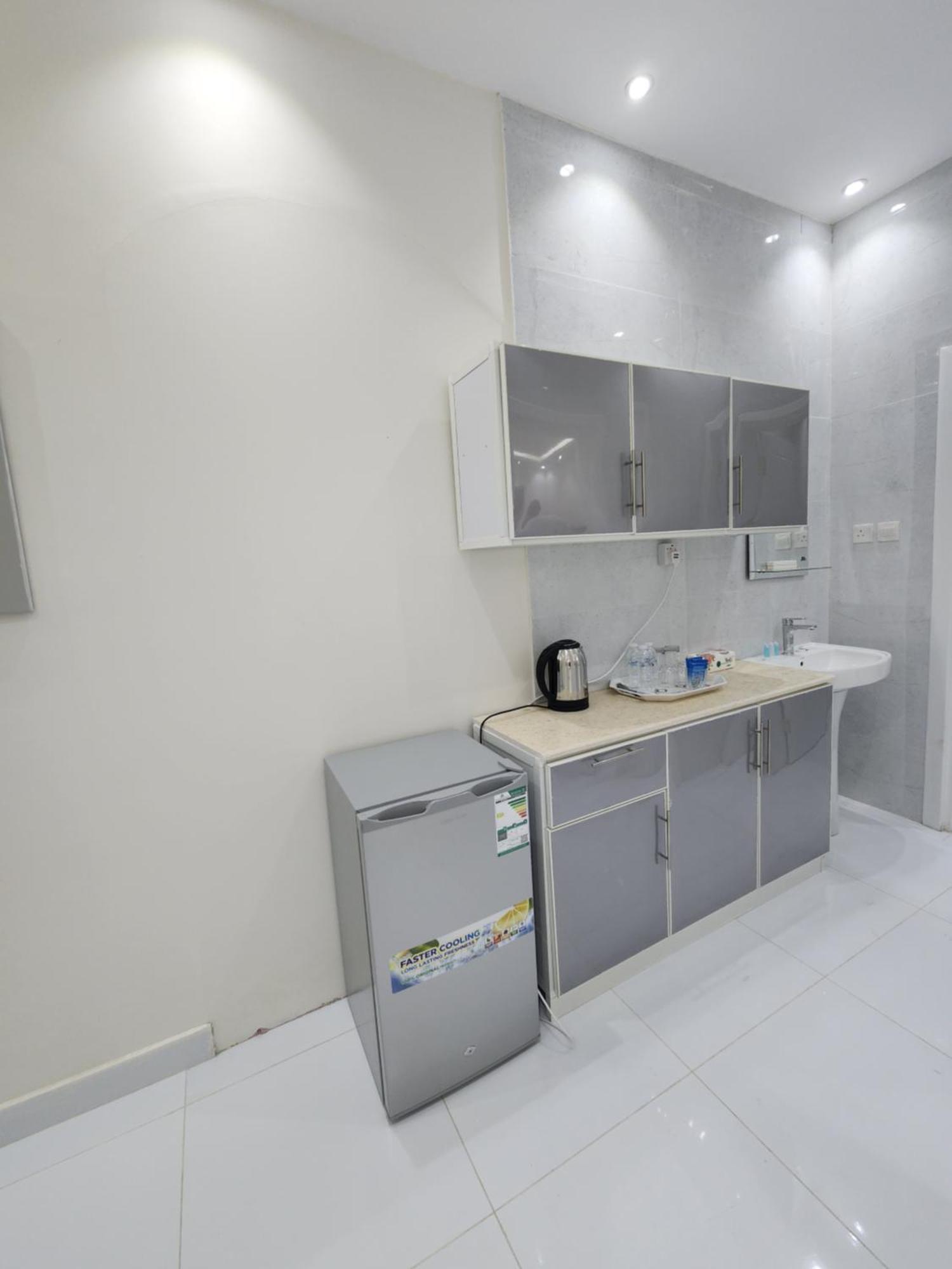 Yaqoot Al Madina Suites Al Awali ภายนอก รูปภาพ