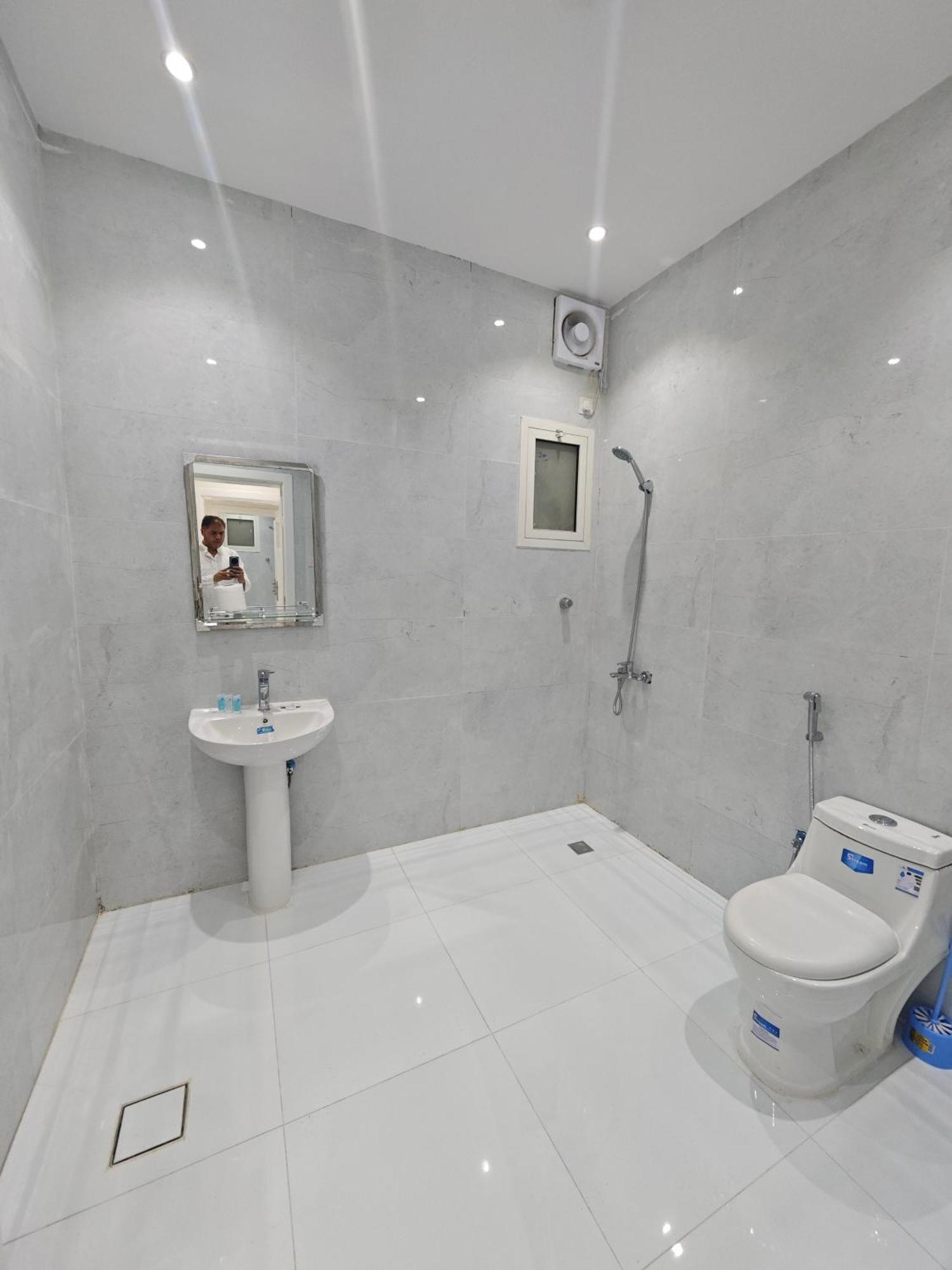 Yaqoot Al Madina Suites Al Awali ภายนอก รูปภาพ
